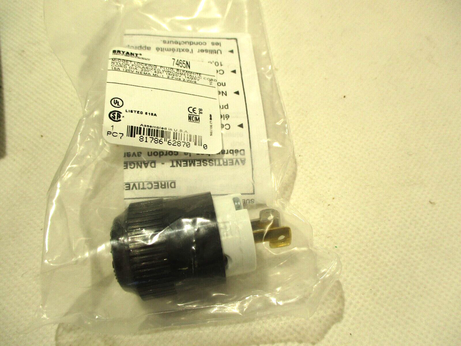 NEW BRYANT 7465N MIDGET LOCKING PLUG 15A/AMP 125V