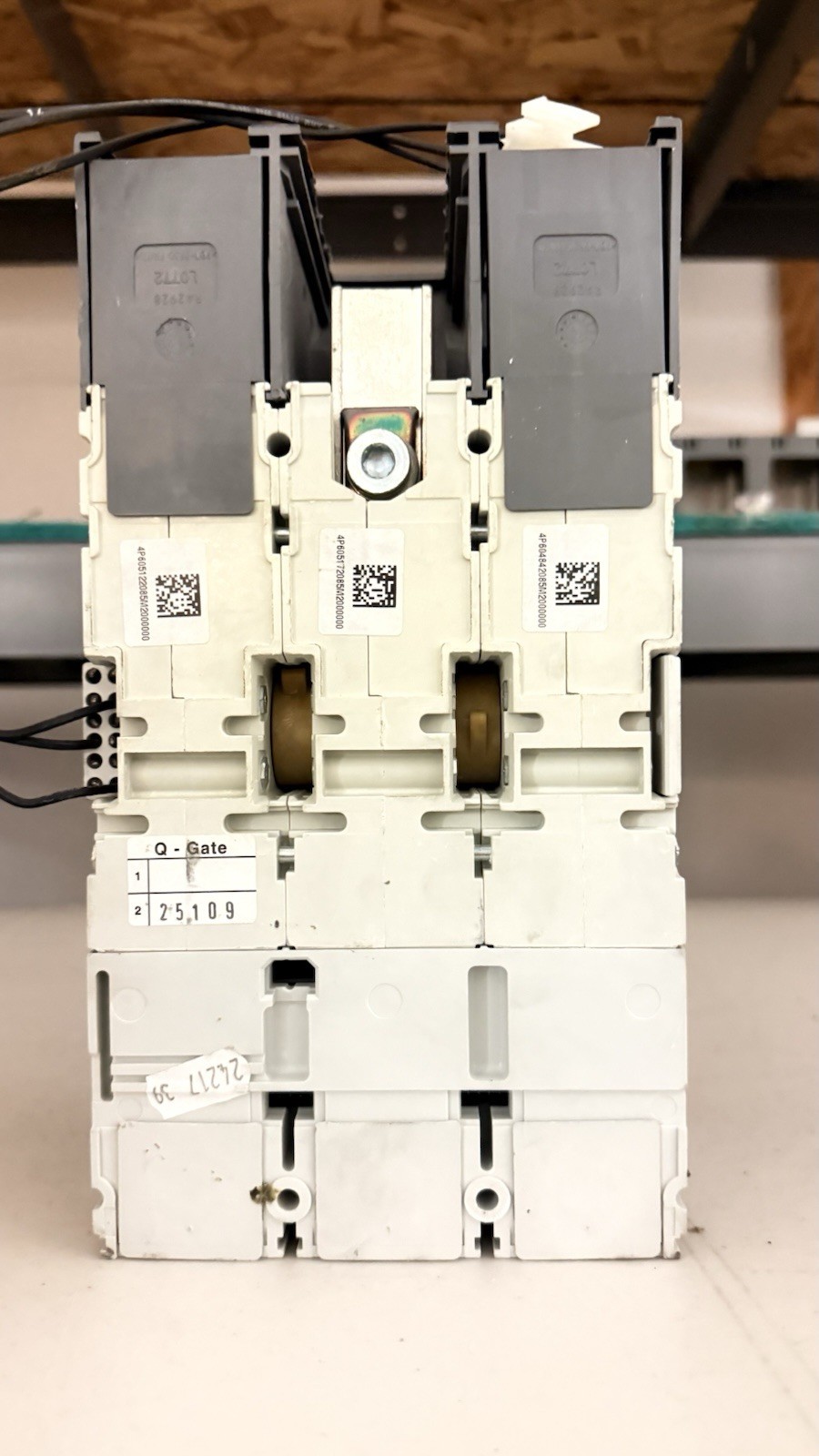 ABB SACE Tmax TSH 400 400A 3-Pole AC 301-350V Bolt-On On/Off Breaker