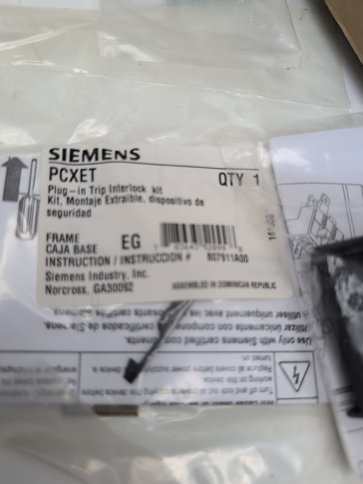 NEW IN BOX SIEMENS PCBERC3 PLUG-IN MOUNTING BASE. FAST SHIP! LOW PRICE GUARANTY