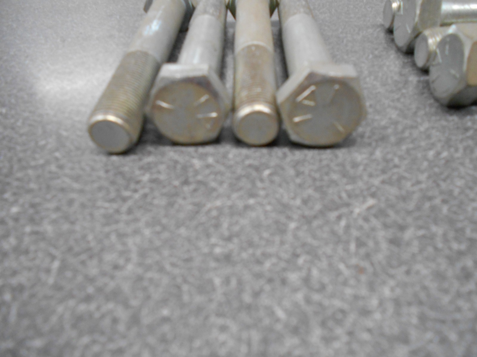 5/8″ x 4.00″ Bolt. (Quantity 8) Grade 5 Capscrew Hex Head Bolt. Fine #18. NOS