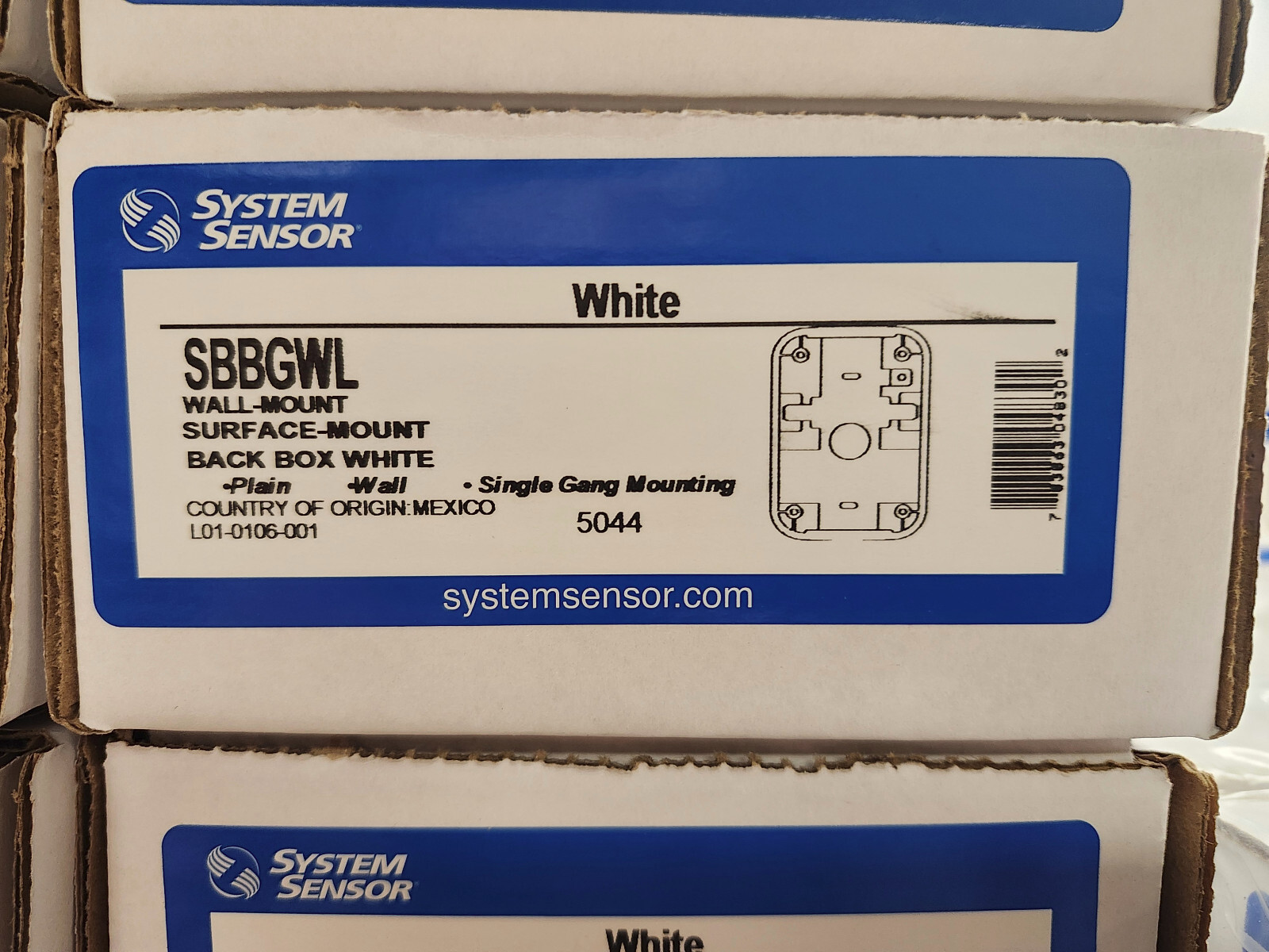 System Sensor #SBBGWL. Compact Wall Surface Back box, «L» Series, White.