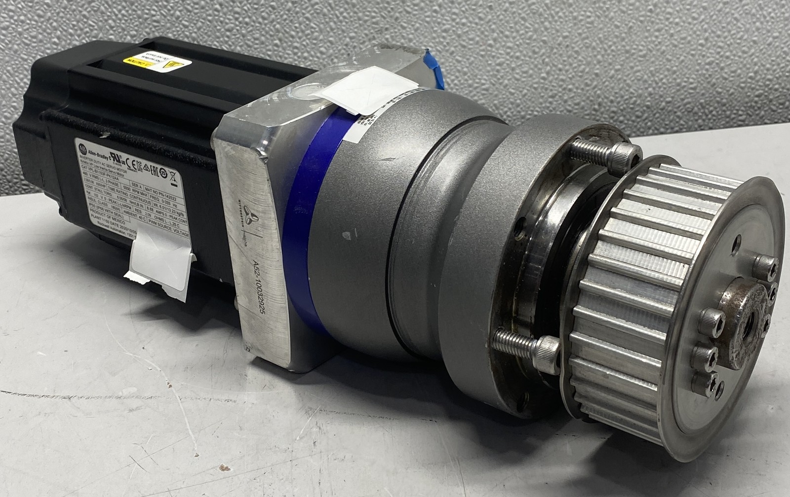 Allen Bradley Low Inertia Servo Motor VPL-B1153F-PK12AA W/ Gear Reducer 10:1