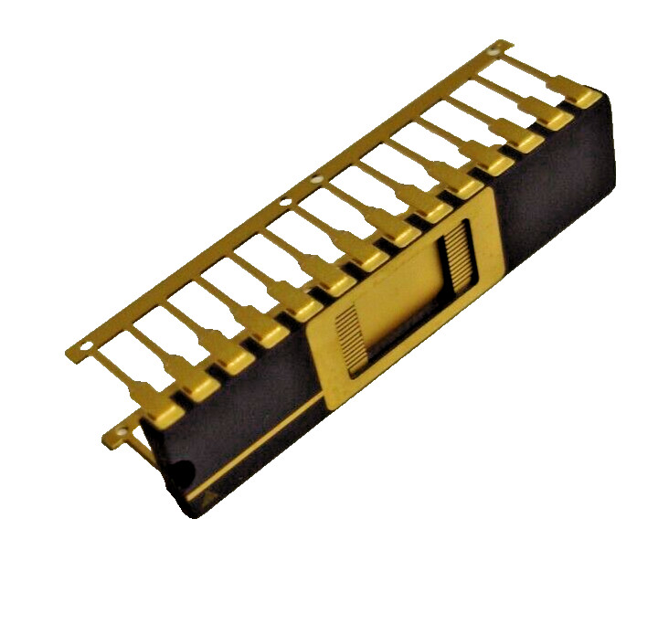 Chip carrier ceramic-gold C-DIP 28 pin 13-029-028 SILVERGLASS