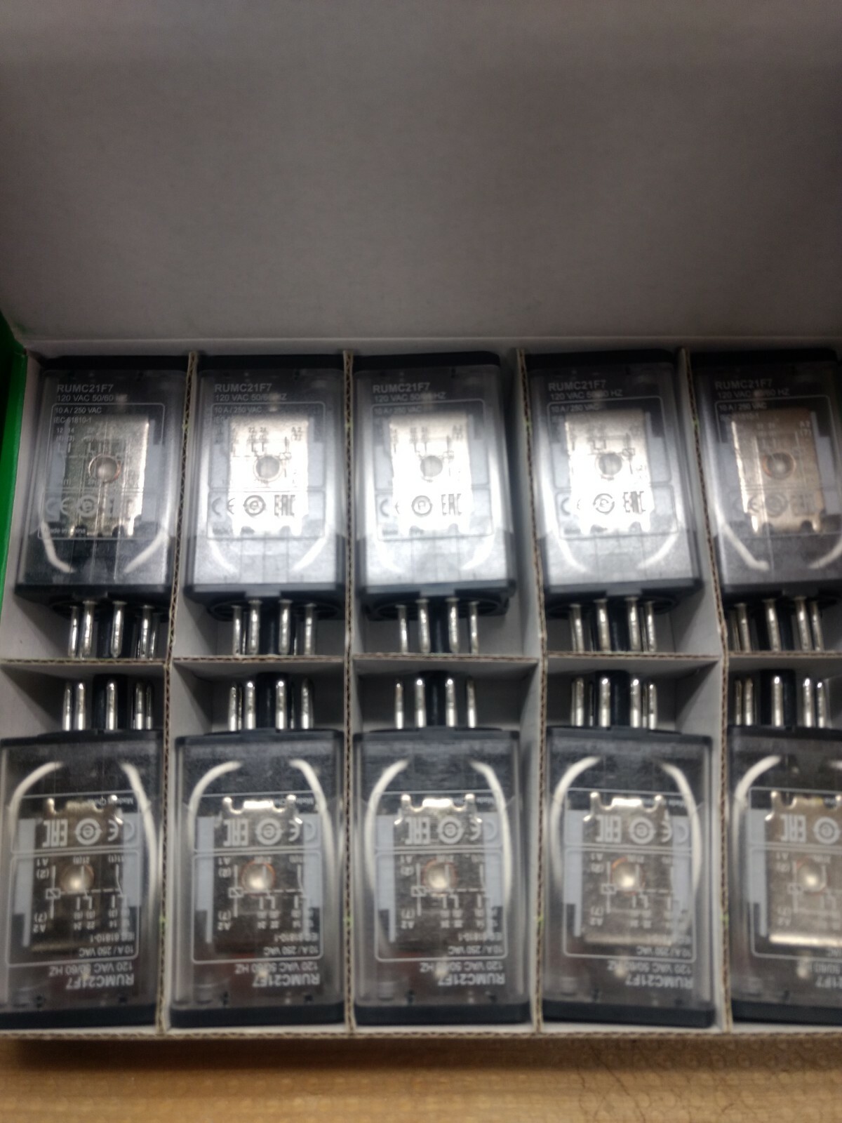 RUMC21F7 Universal plug-in relay Zelio RUM-2C/O-120VAC-10A 8 Pins SCHNEIDER NEW!