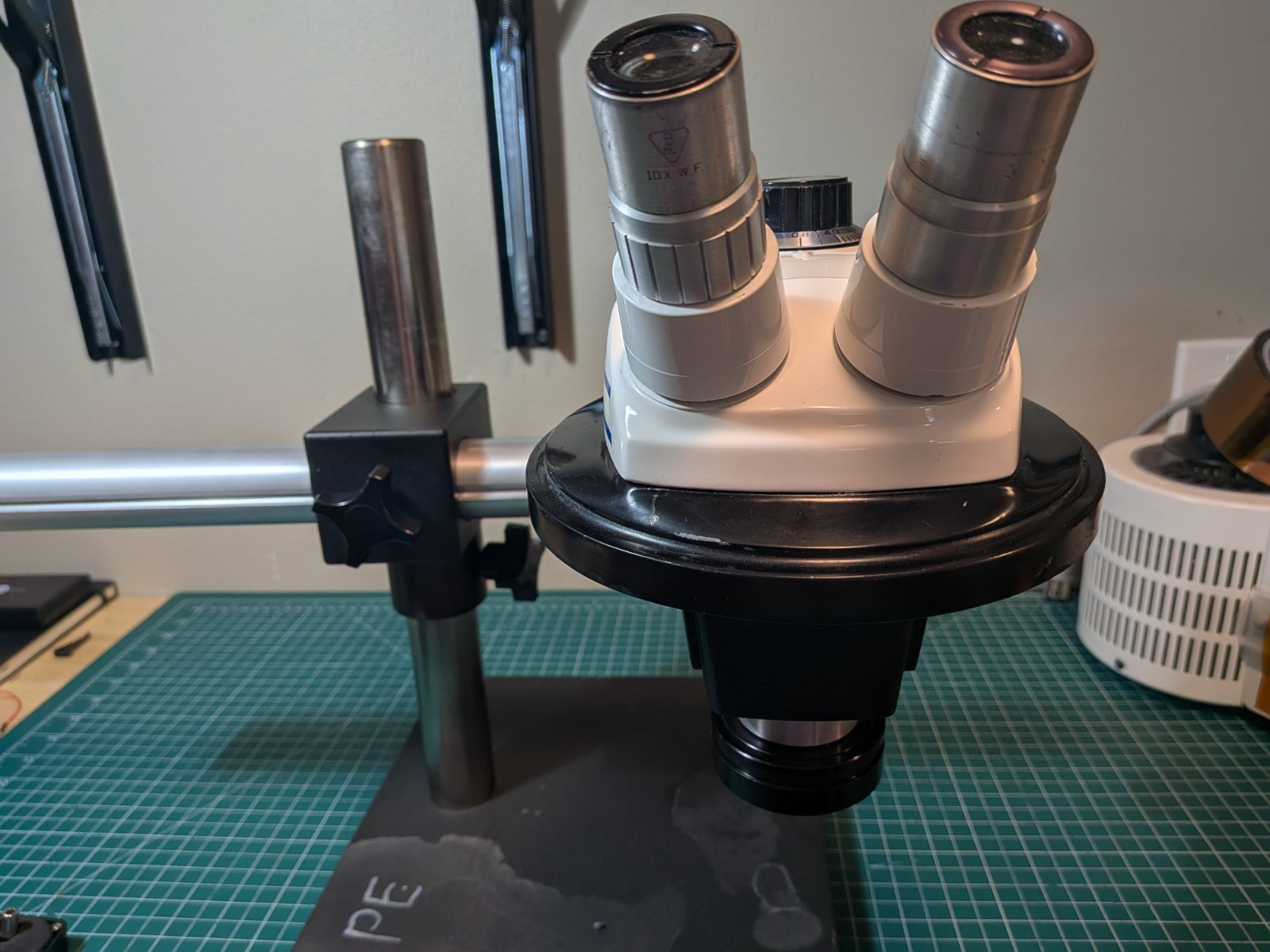 Bausch & Lomb StereoZoom 5 Microscope 0.8x-4.0x w/ 10X WF Eyepieces &Focus Mount