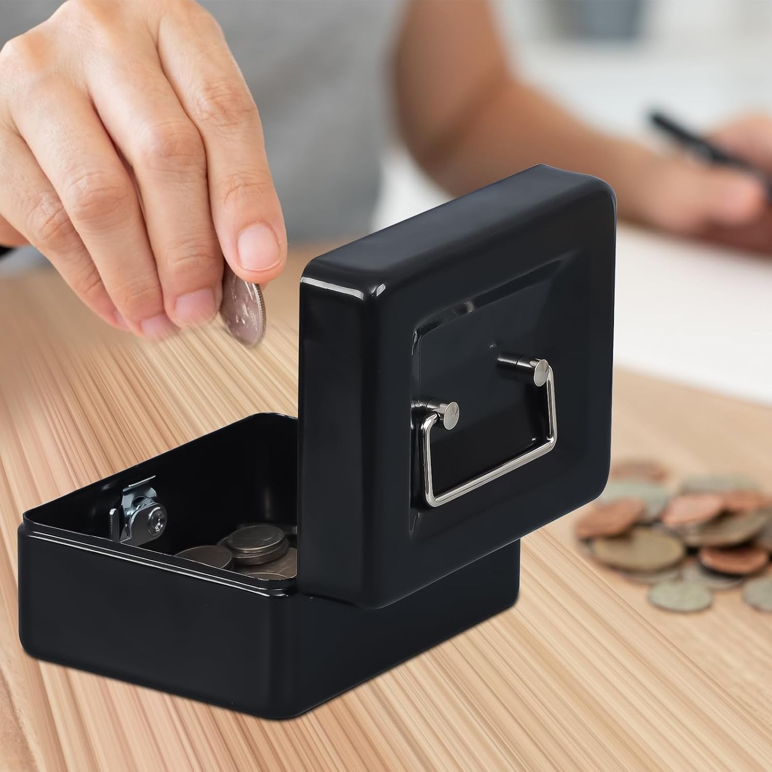 Durable Key Lock Cash Box – Scratch Resistant, Portable – 5.91×4.72×3.15 Black