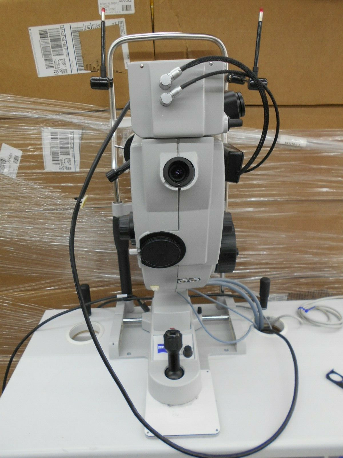 ZEISS FF450PLUS FUNDUS CAMERA 1087 183 W/ ADJUSTABLE TABLE & REMOTE 1094 228
