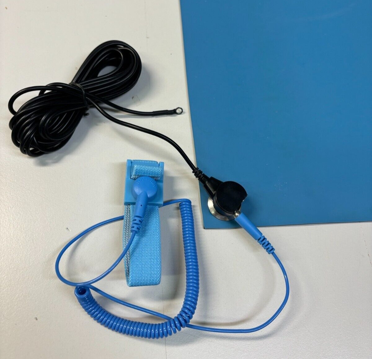 ESD Anti Static Grounding Mat with Wrist Strap & Ground Cord , 2′ Wide x 6′ Long
