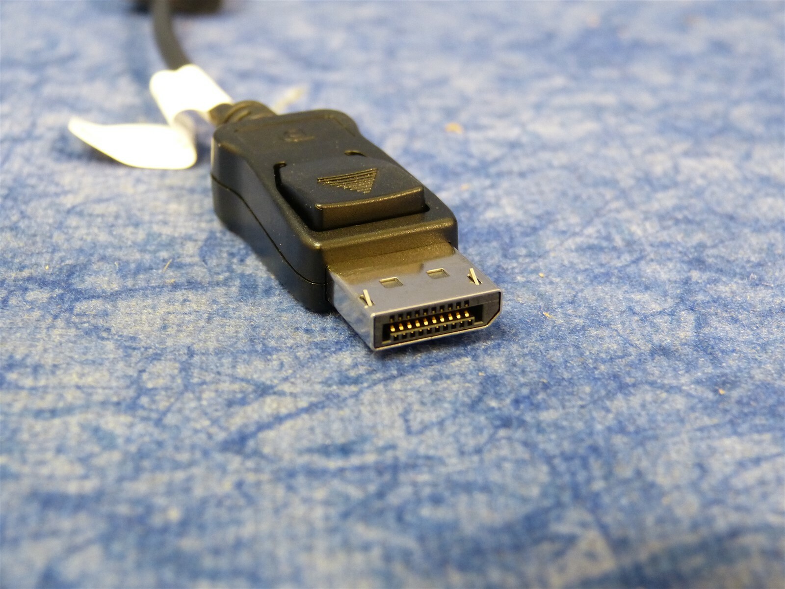 Barco B562208 Bizlink KS10070-275 Display Port 1.2 to Active HDMI 2.0 Dongle EC9