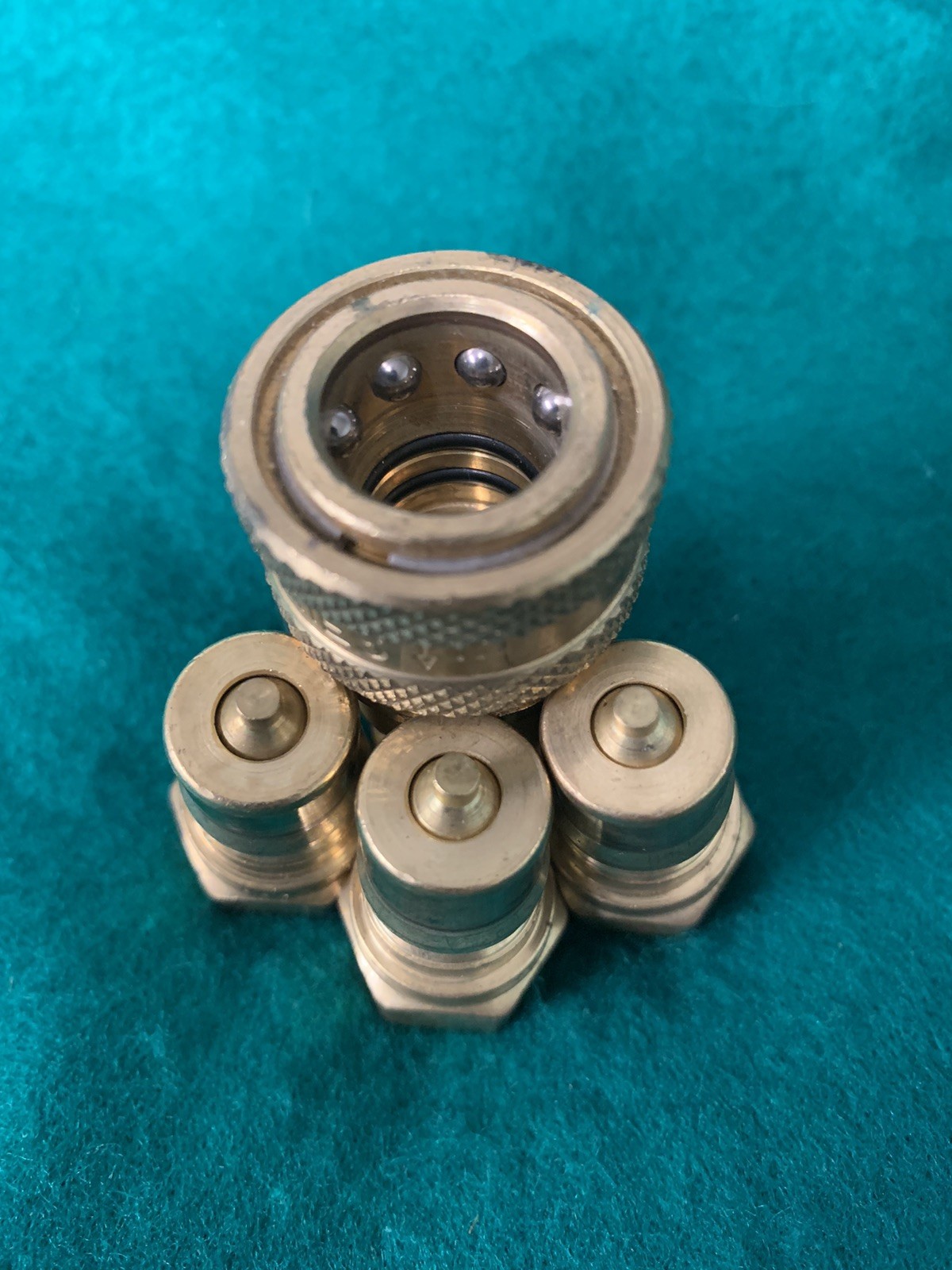 New Parker Hydraulic Fittings BH2-60 W/plug And Set Of 3 BH2-61 W/caps