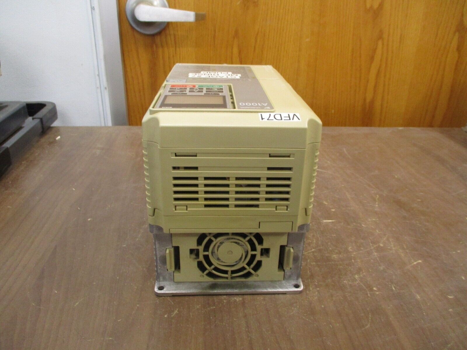 Yaskawa A1000 AC Drive CIMR-AU4A0009FAA Rev. D 5HP 3Ph w/ Keypad Used