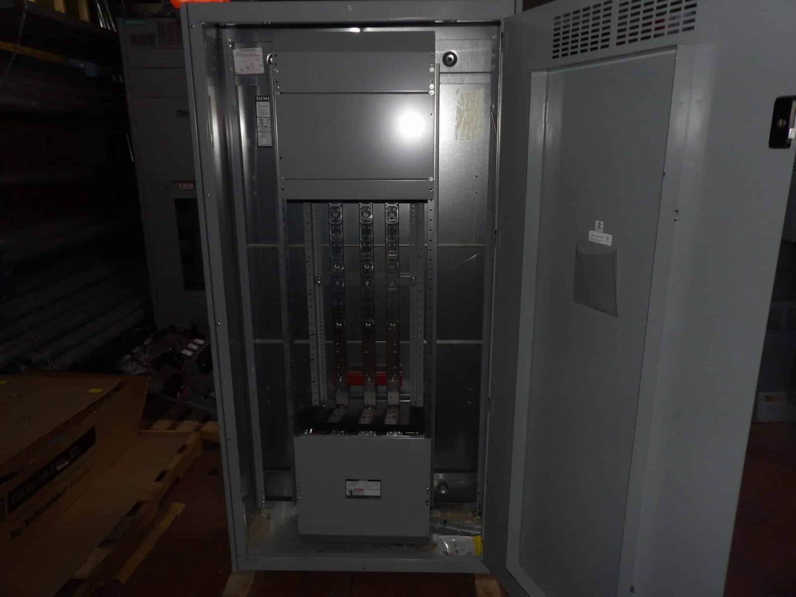 NOS Siemens P5E75ML800ABS Type p5 800A 480Y/277V 3 Phase 4 Wire Panelboard +…