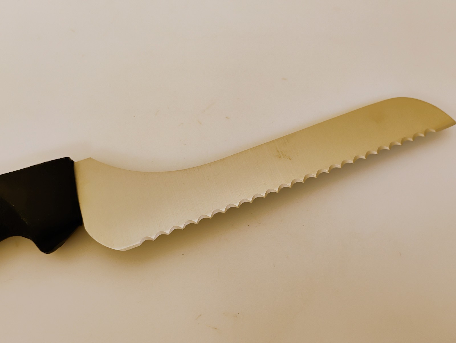 Dexter USA 7 inch Offset Blade Scalloped Edge Bread Knife Black Handle SG163-7SC