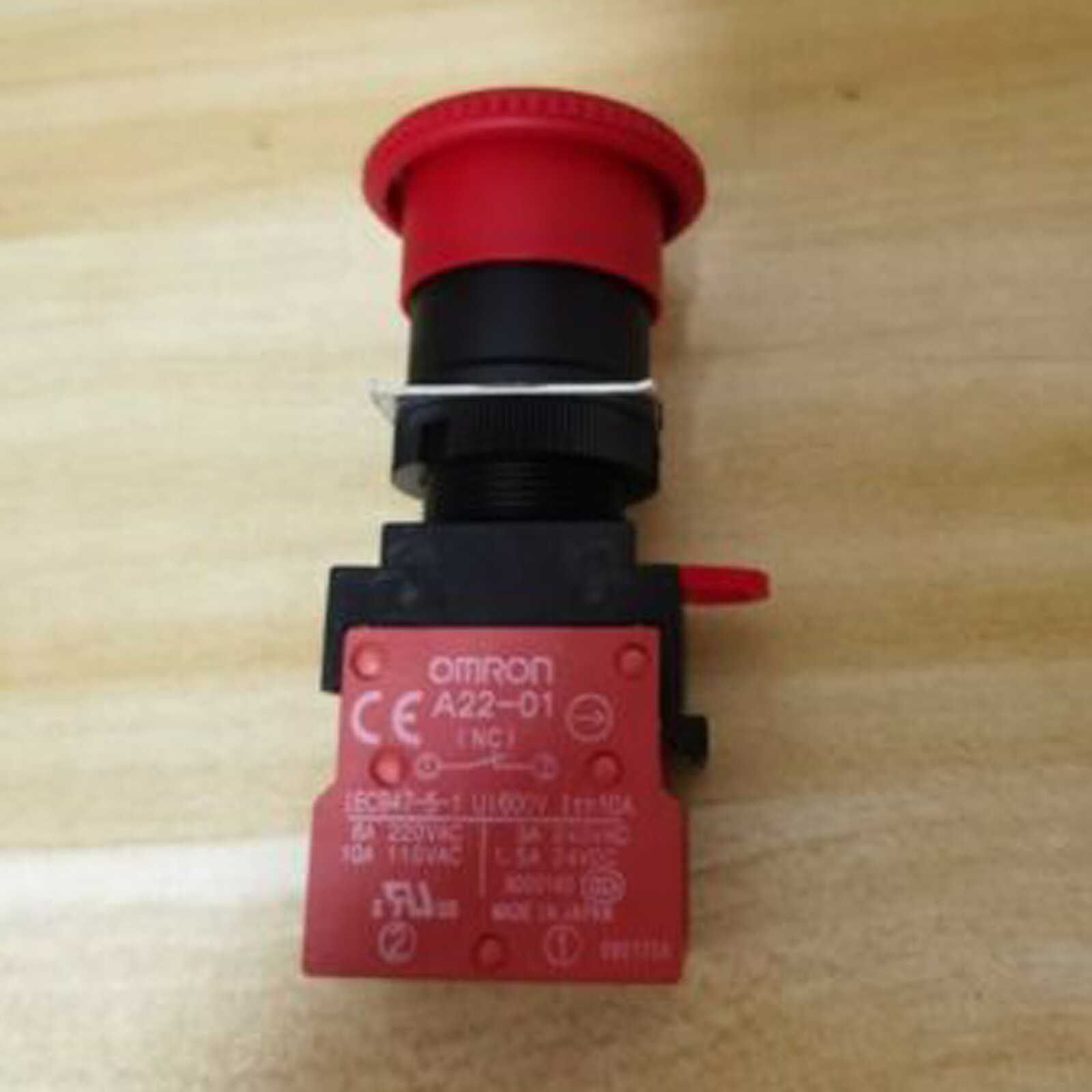 1PCS New Omron A22E-M-02 A22EM02 Pushbutton Switch Red Fast Delivery