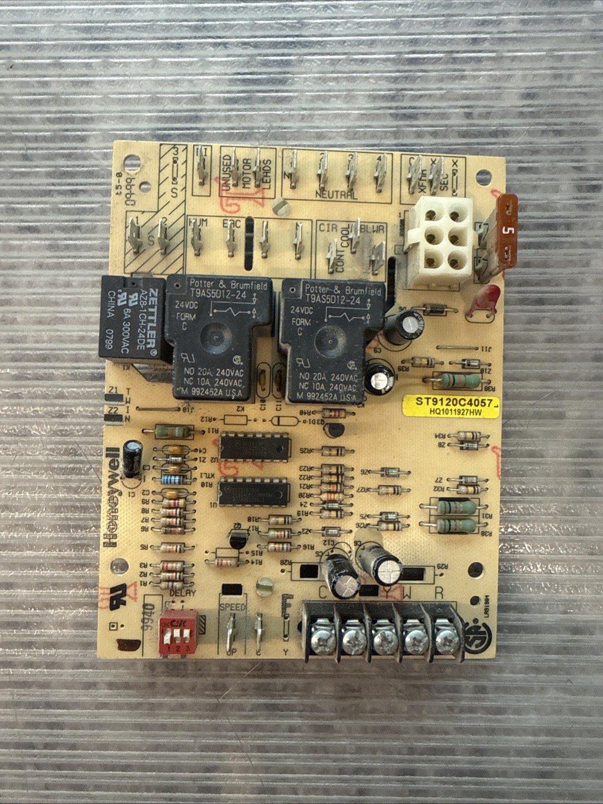 Honeywell HQ1011927HW Furnace Control Circuit Board (ST9120C4057)
