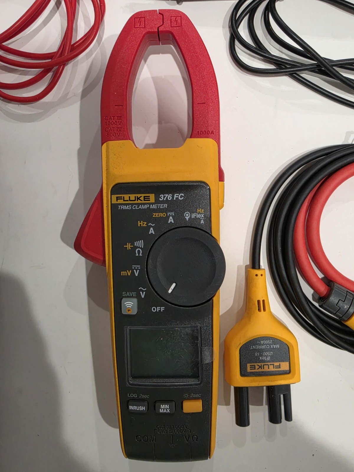 Fluke 376 FC True RMS Clamp Meter w/ iFlex, Leads, CAT III, 6000 Count, 1000V