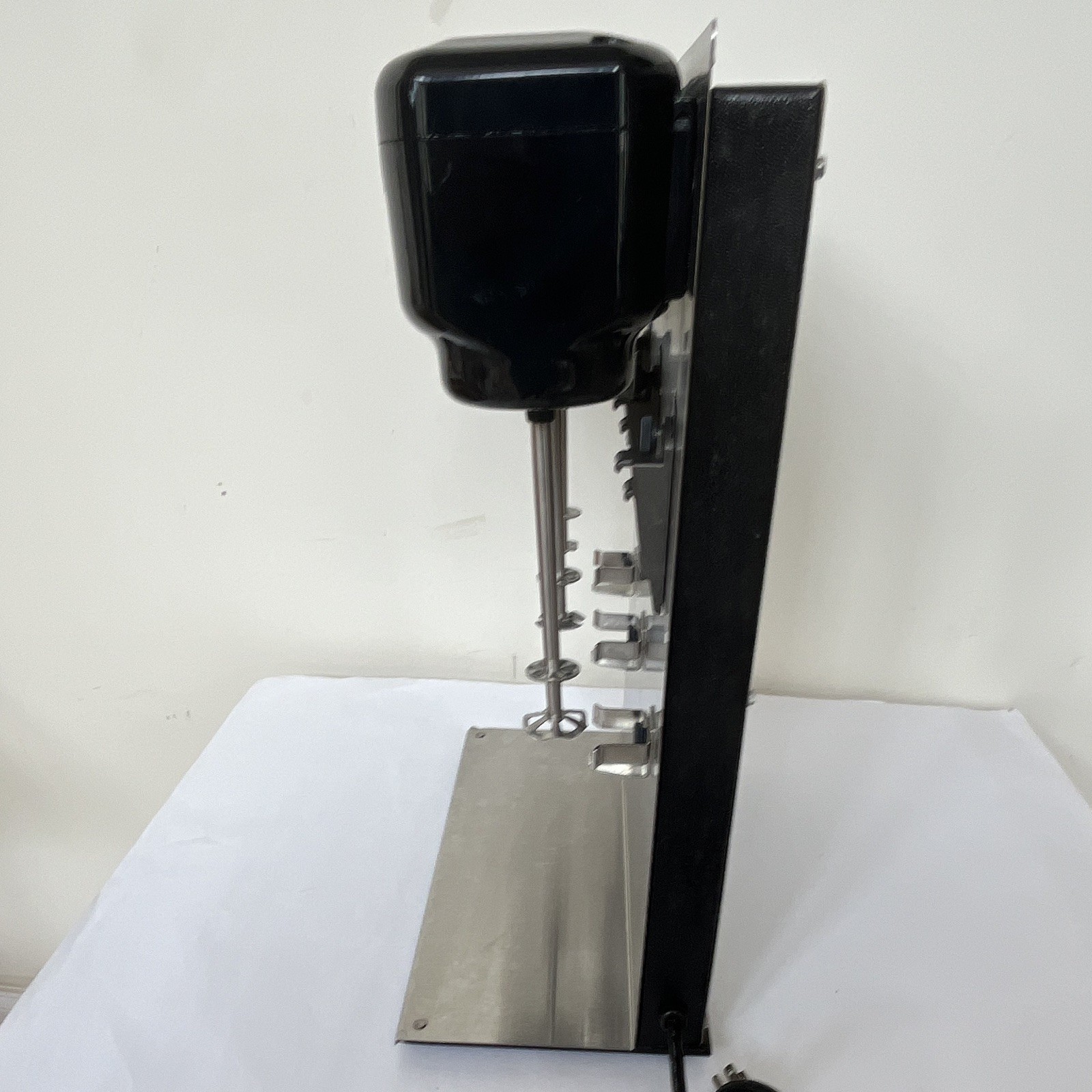 Waring Commercial 31DM78 3-Spindle Freestanding Milkshake Drink Mixer