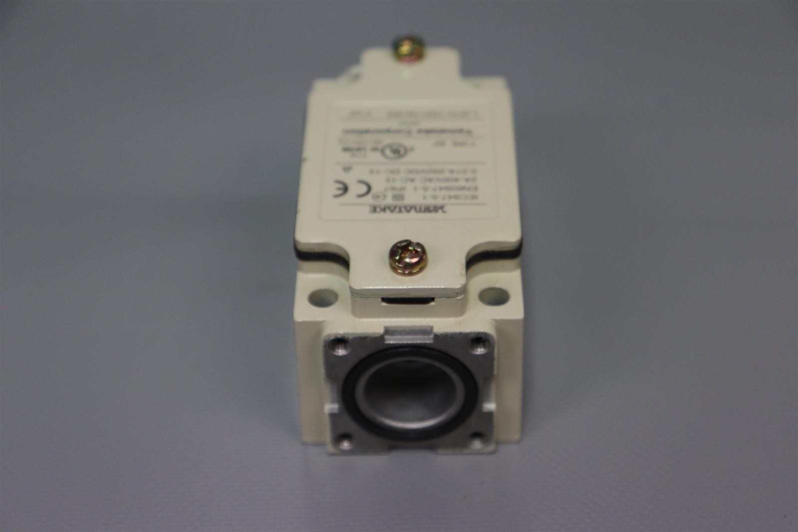 Yamatake LJA10-15A11N-005 Limit Switch Type 6P IP67 0148P LJA1015A11N005 Unused