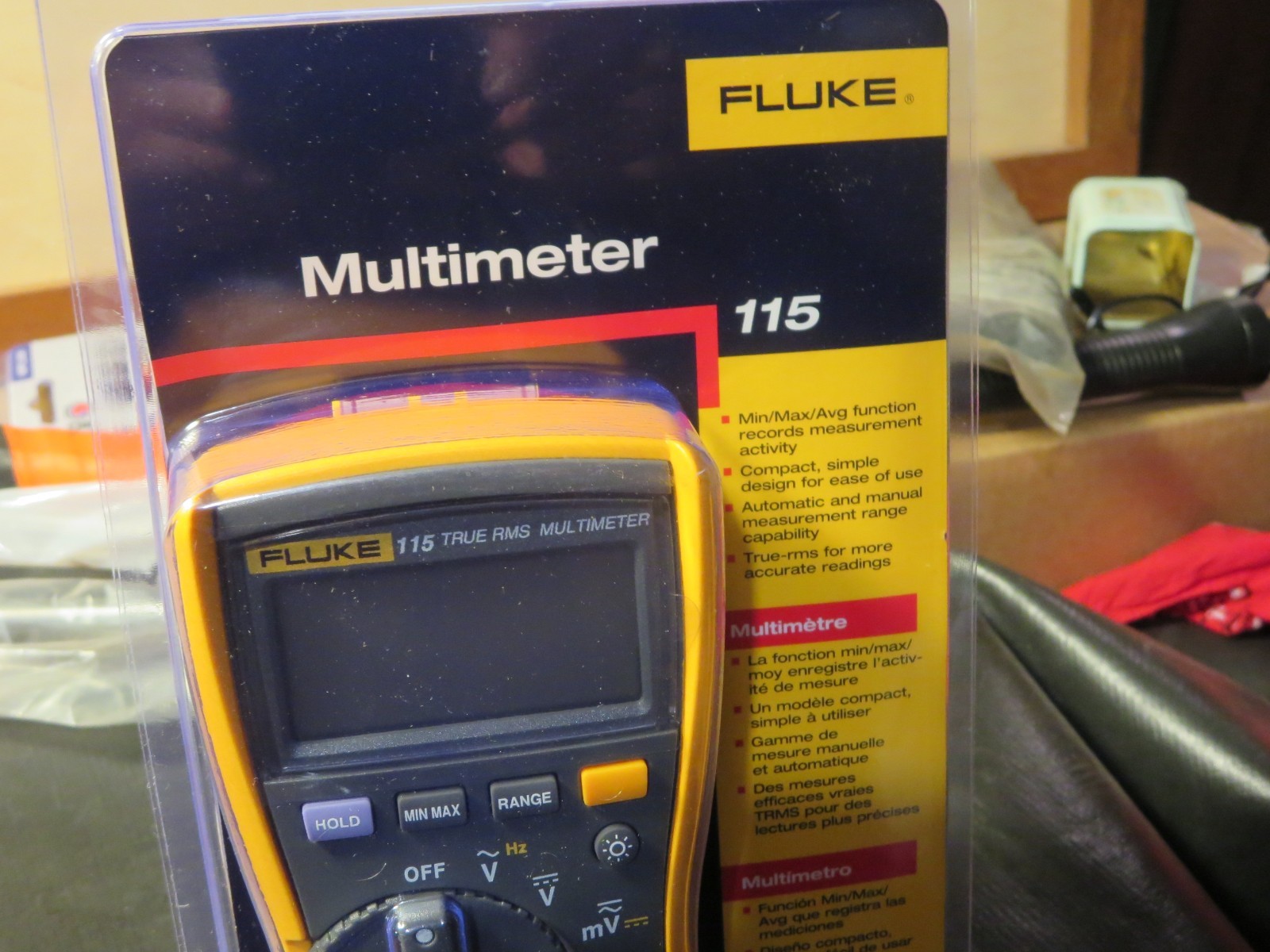 Fluke 115 Multimeter true rms new factory packaging with leads and paper work