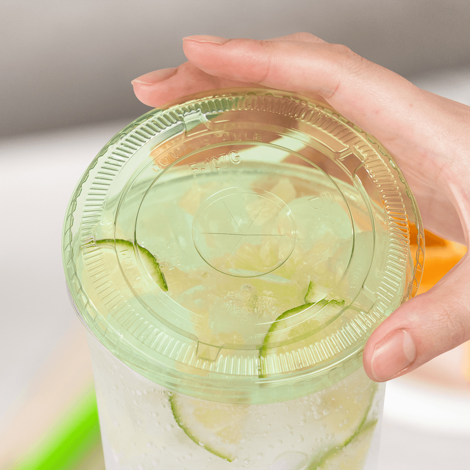 Karat Earth 107mm PLA Flat Lid for 32oz Cup, Green – 500 ct, KE-KC107TS-G