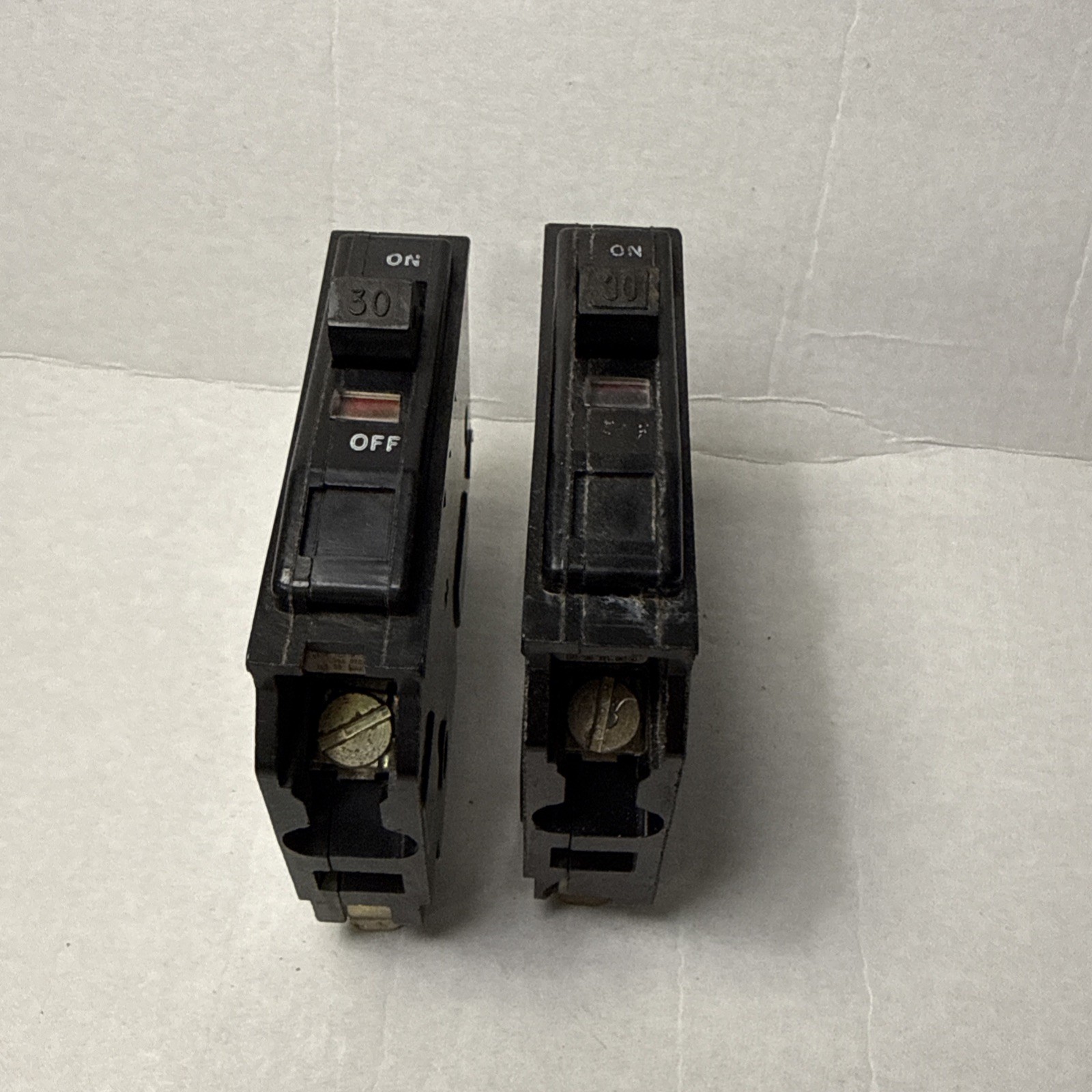 (LOT OF 2) Square D QO130 30A 1P Breaker 30 Amp 1 Pole 120/240VAC Black Face