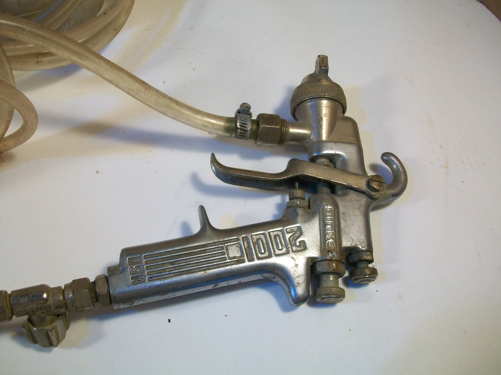 BINKS 2100 Spray Gun w/ Regulator & 2 Quart Pressure Pot & BBR Red Gun Untested