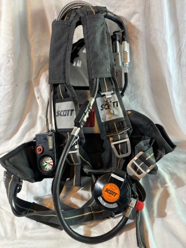 Scott 4.5 SCBA Harness w/AirPak Plus & EZ Flo Regulator, NIOSH, Firefighter