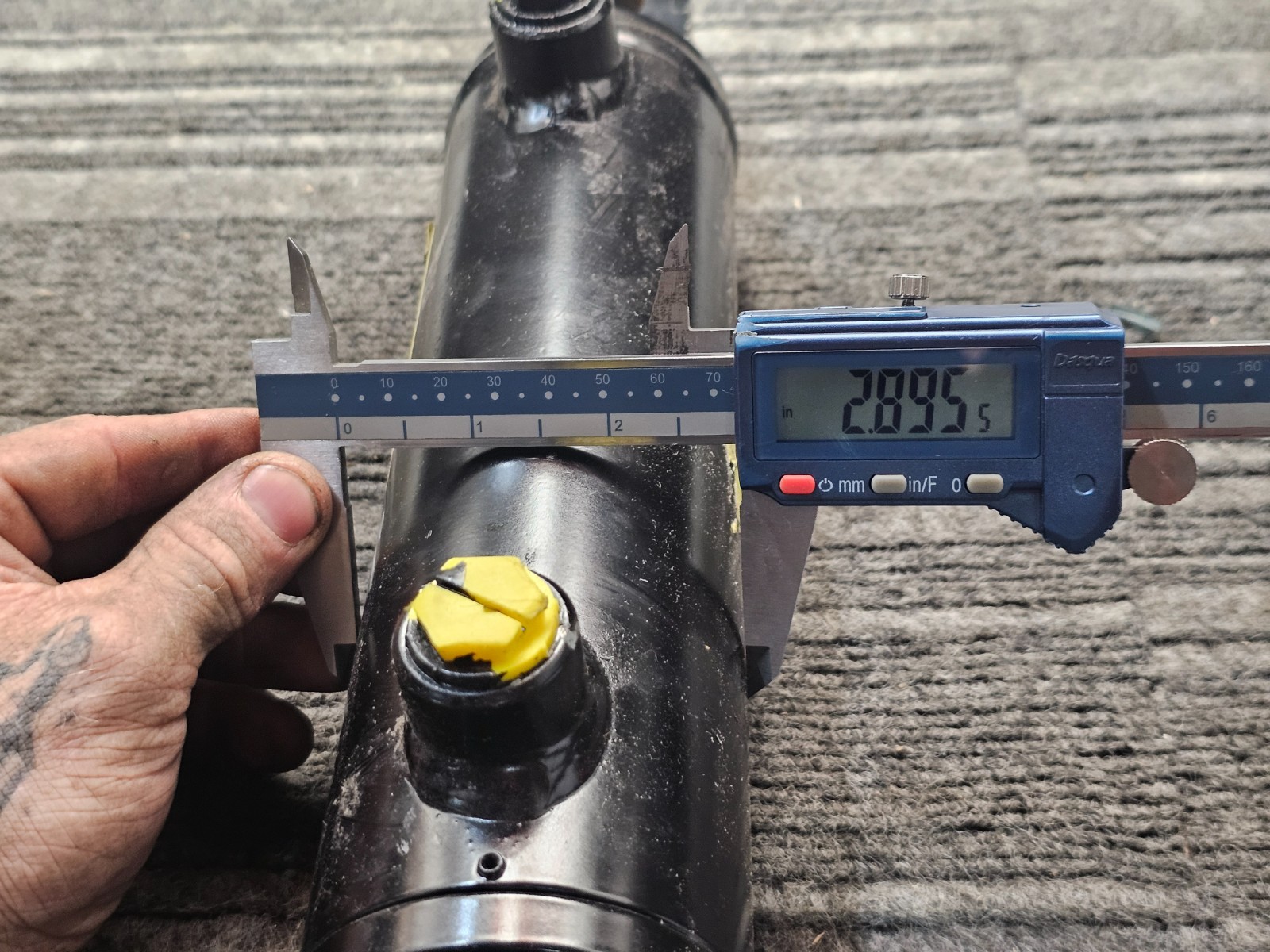Hydraulic Welded Cylinder 2.89″ OD x 16″ Retracted x 1.52″ Rod 85510 1256445