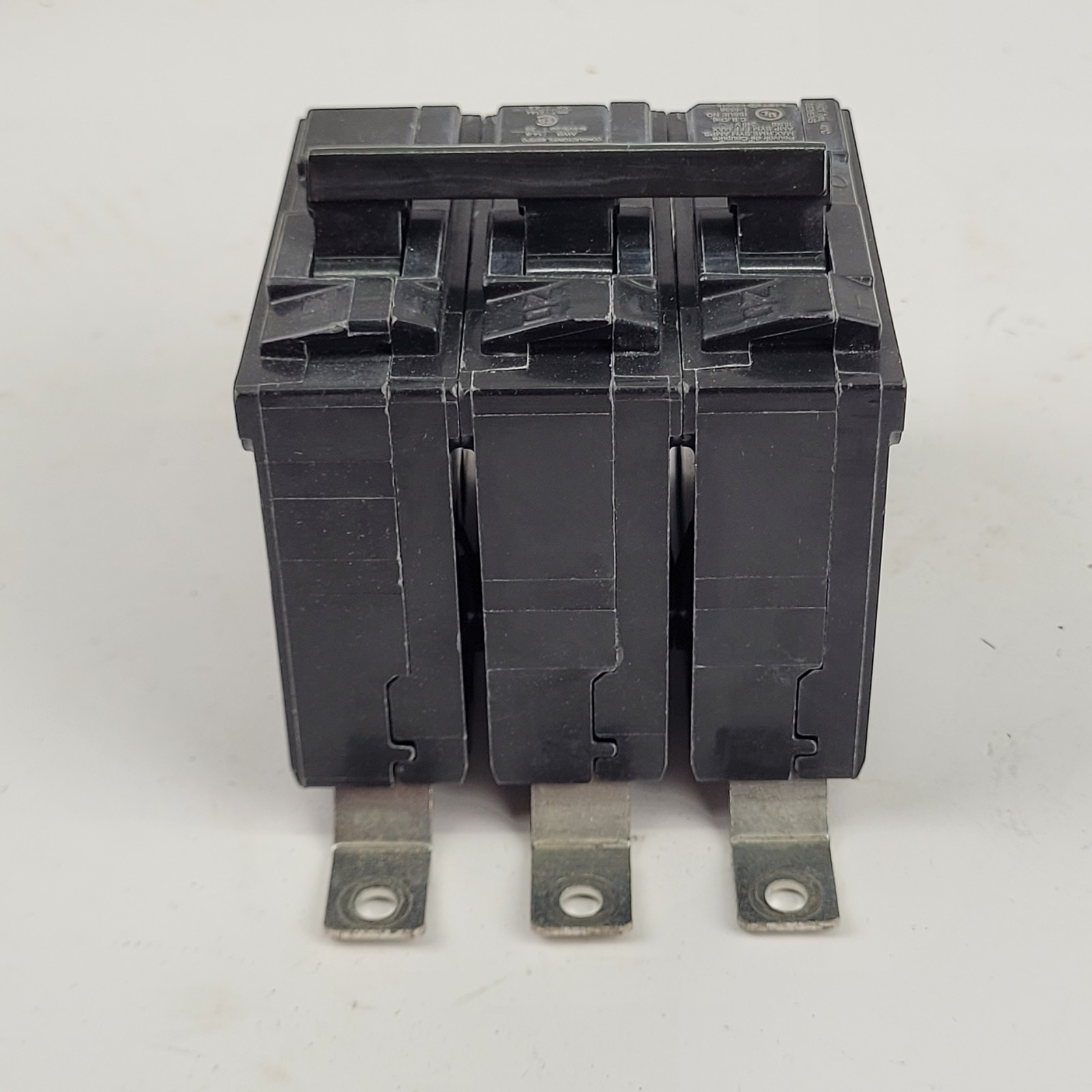 Lot of 4 – Siemens B315 Circuit Breaker, 15A, 3P, 240VAC, 10kA@240VAC – USED