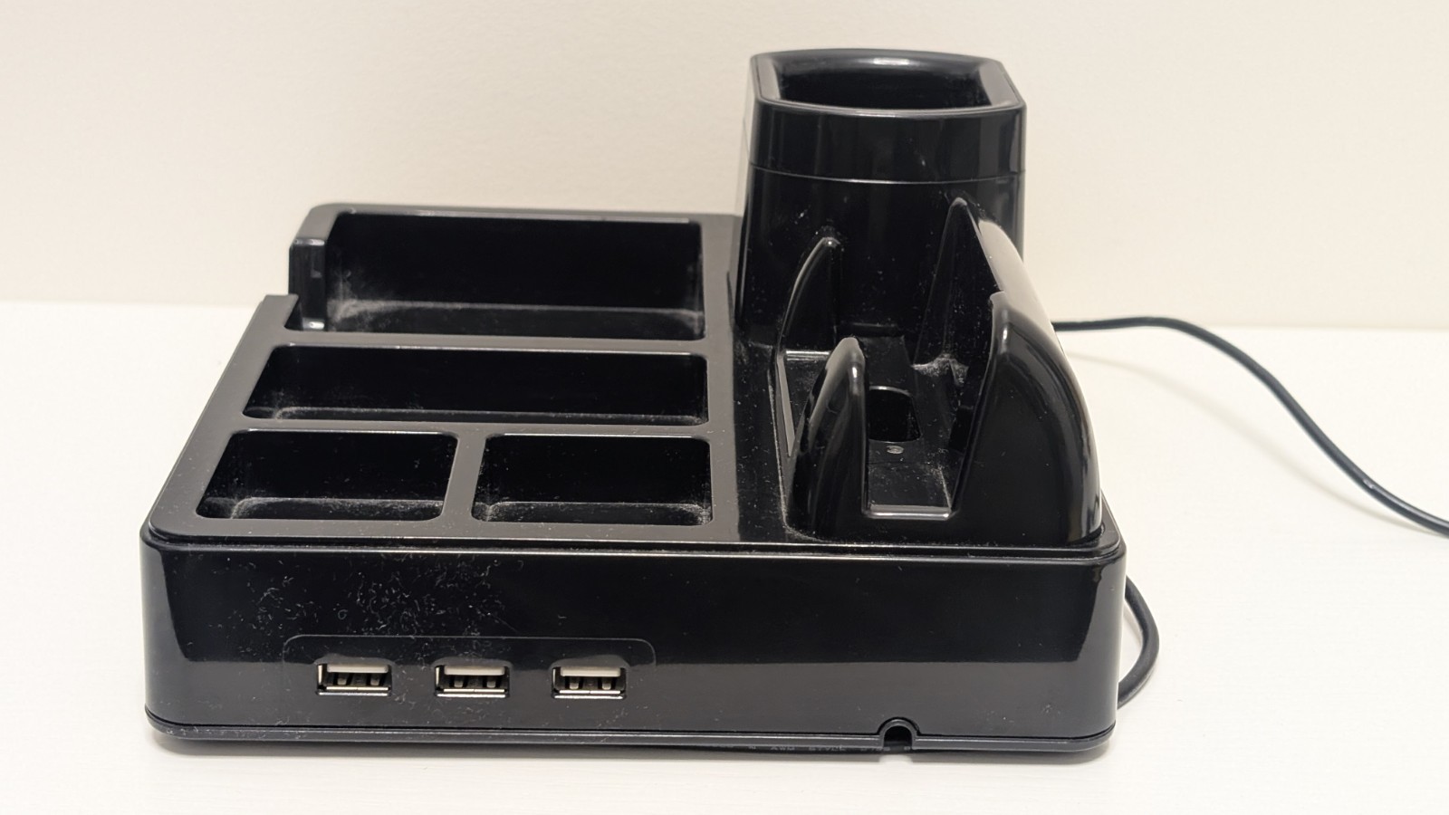 Pembrook Desk Organizer with 3 USB Ports and Smartphone Holder