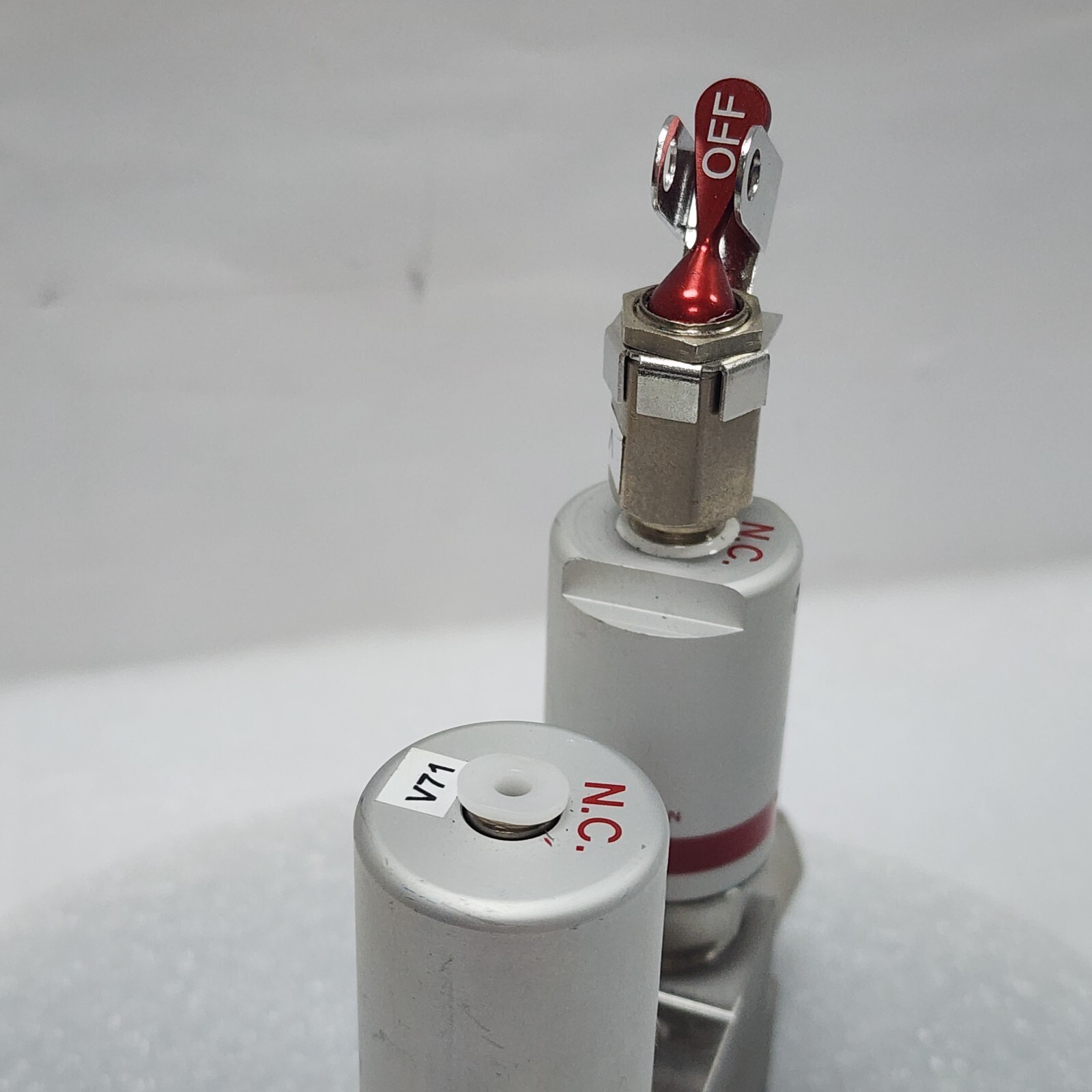 Fujikin 0.P. 0.5-0.6 MPa, C No. 477945, Type N.C Assy. Valve,Used,Japan_96974