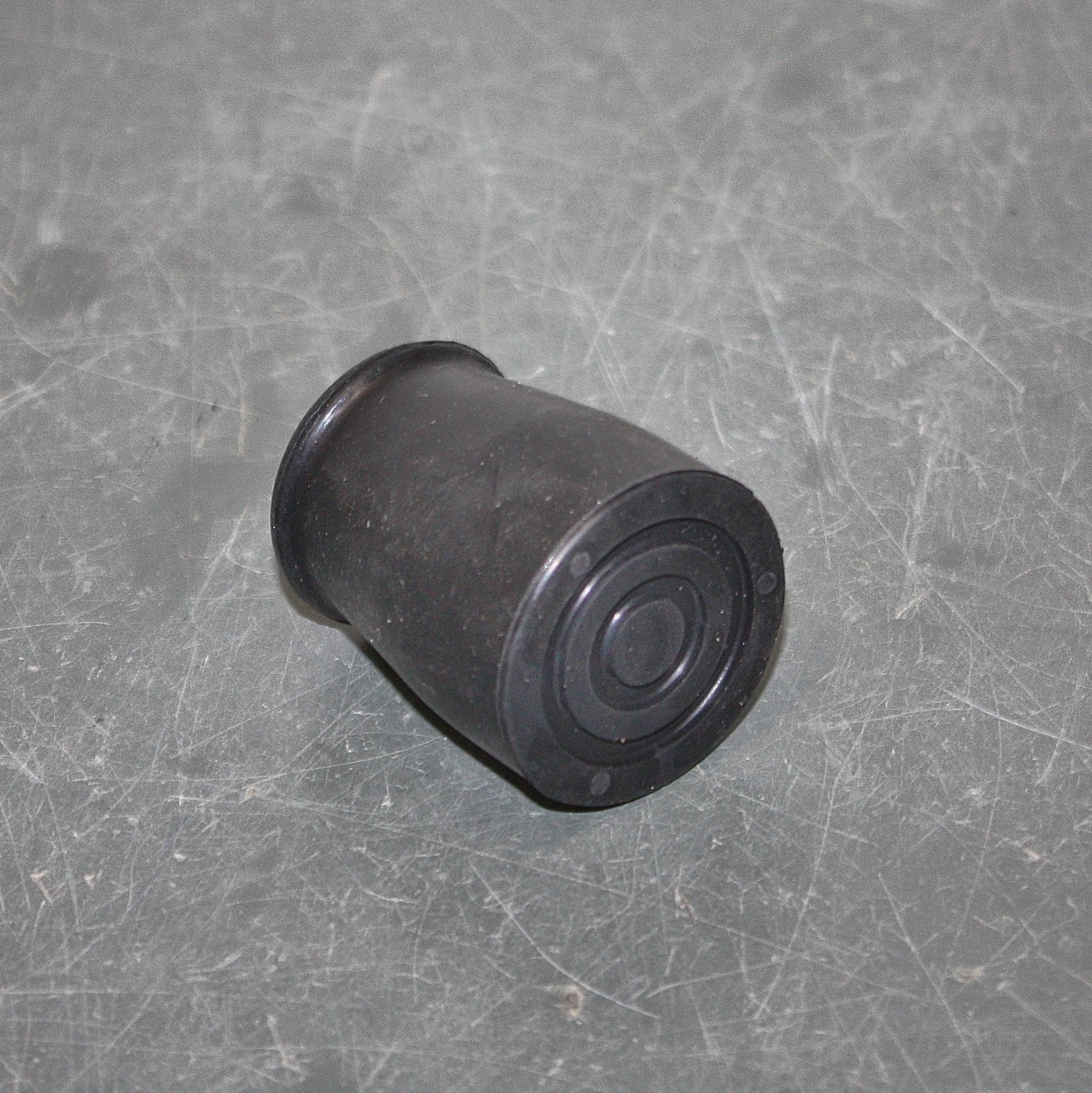 (4) Cotterman Rubber Crutch Tips SU2203, 800 lb, for 1″ Tube, Rolling Ladder