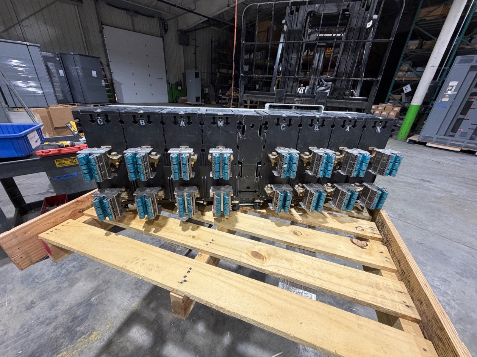 Eaton Cutler Magnum SB SBSC4A 4 Pole 4000 Amp Circuit Breaker Digitrip 11ARMLSI