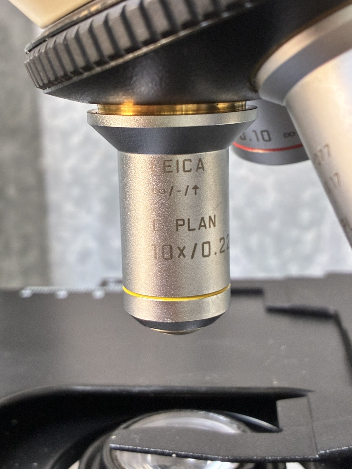 Leica DME Microscope with 4 C Plan Infinity Objectives 4X, 10X, 40X, 100X
