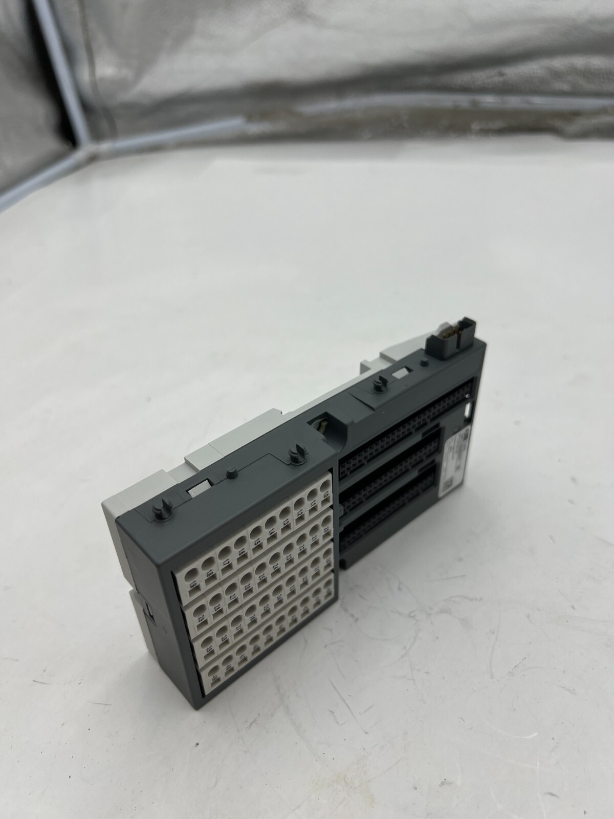 ABB 1SAP212000R0001 TU516 I/O Terminal Unit For Analog and 24 VDC Digital Module