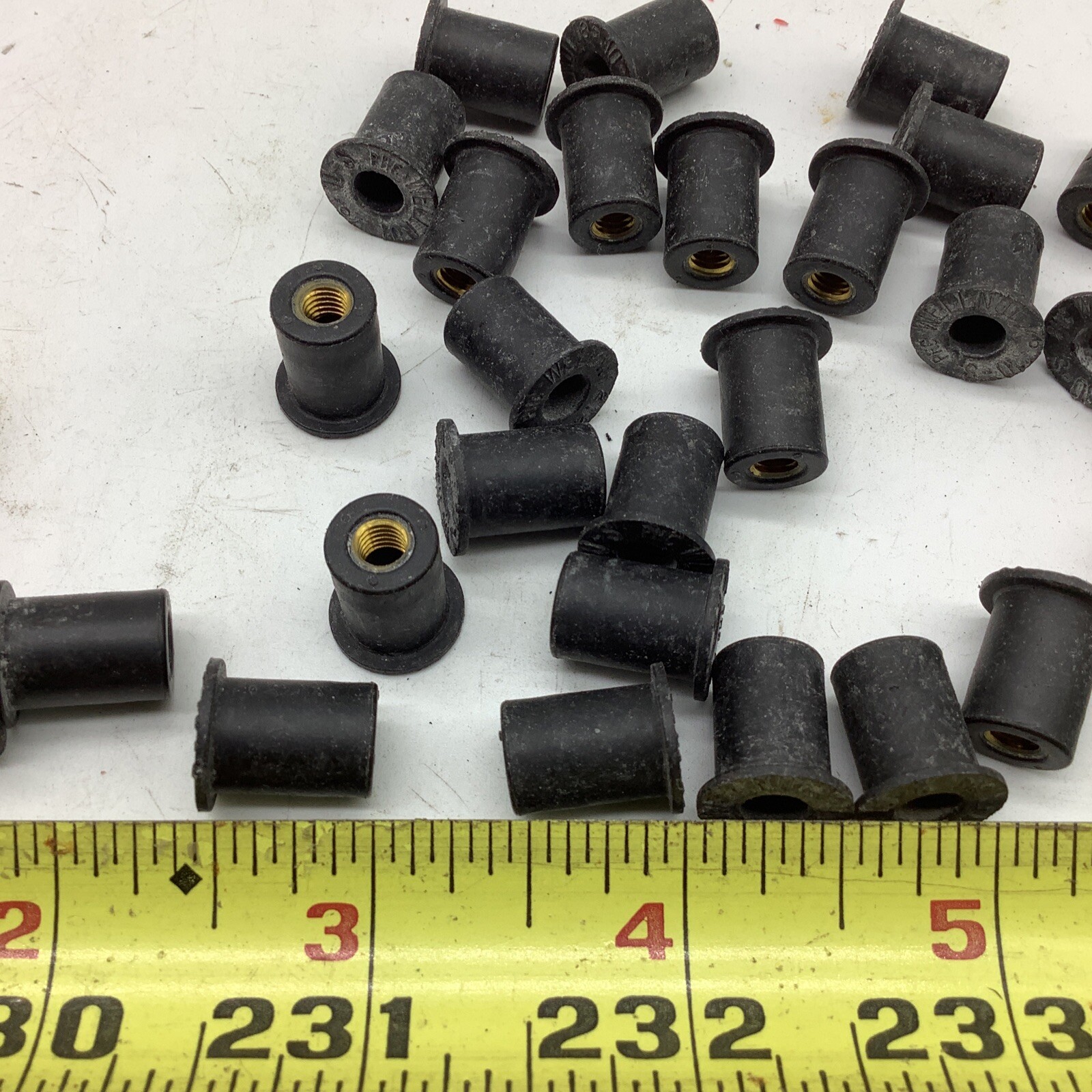 Well Nut 10/32, PHC, Rubber/Brass, S10, 100pc In Lot(2713- A4