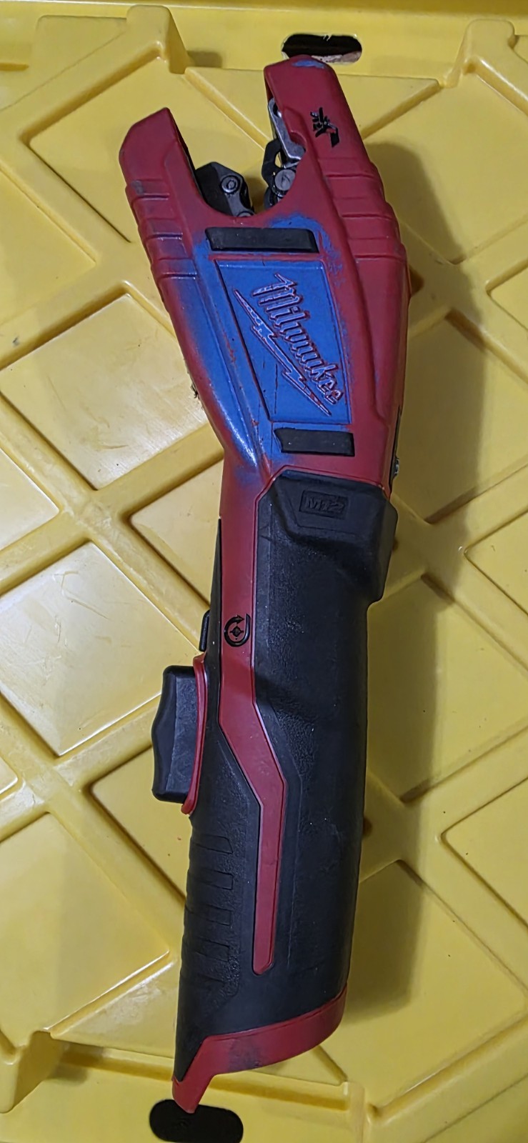 Milwaukee 2471-20 M12 Cordless Copper Tubing Cutter for parts or repair