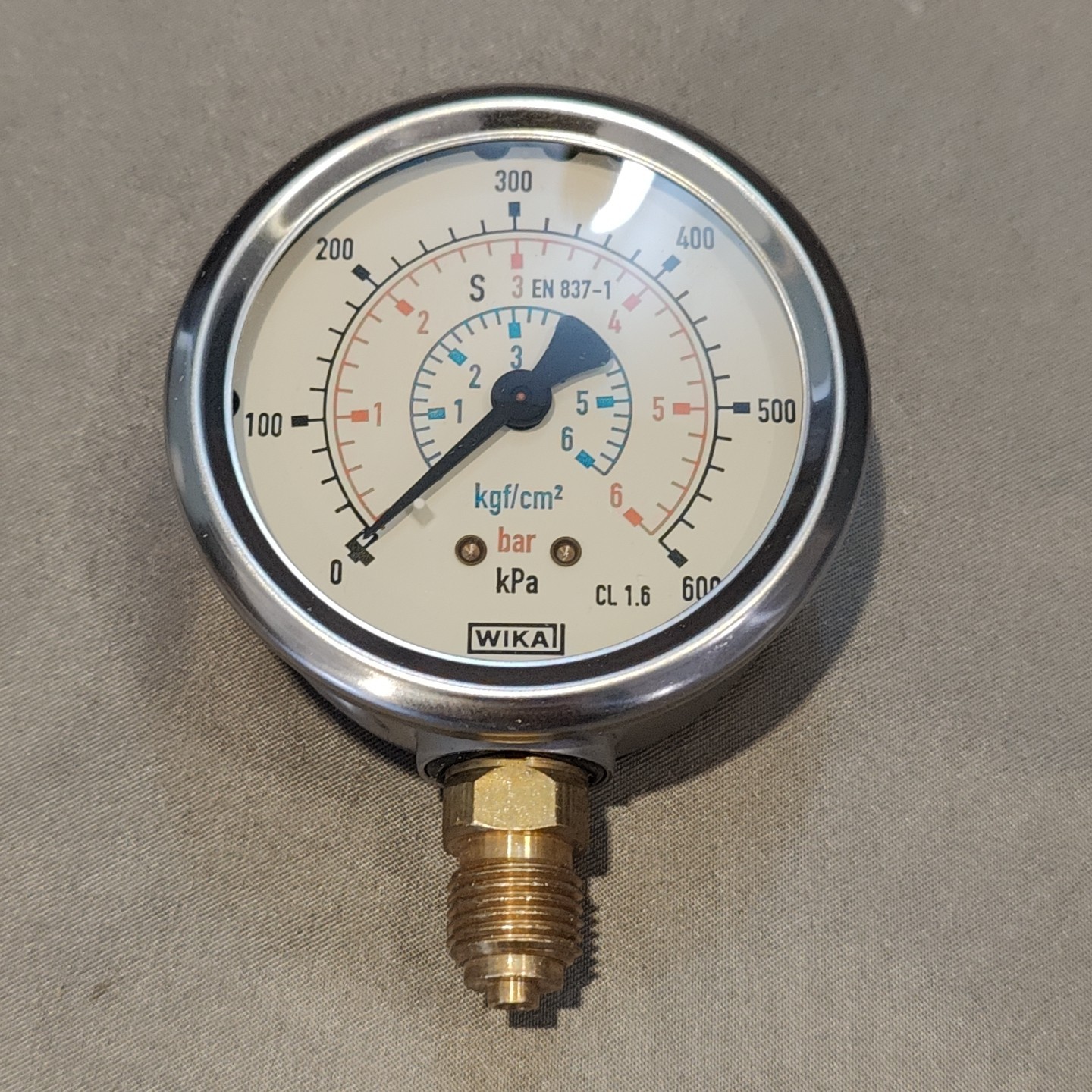 WIKA EN 837-1 / EN837-1 Pressure Gauge, CL 1.6, 0-600 kPa, 6 Bar, 6 kgf/cm²