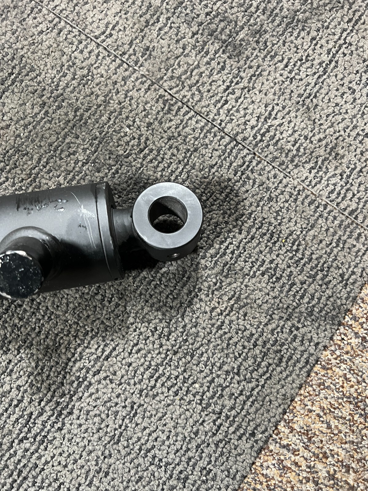 Welded Hydraulic Cylinder 2.89″ OD x 23.5″ Retracted x 1.22″Rod 2500psi 1808890A