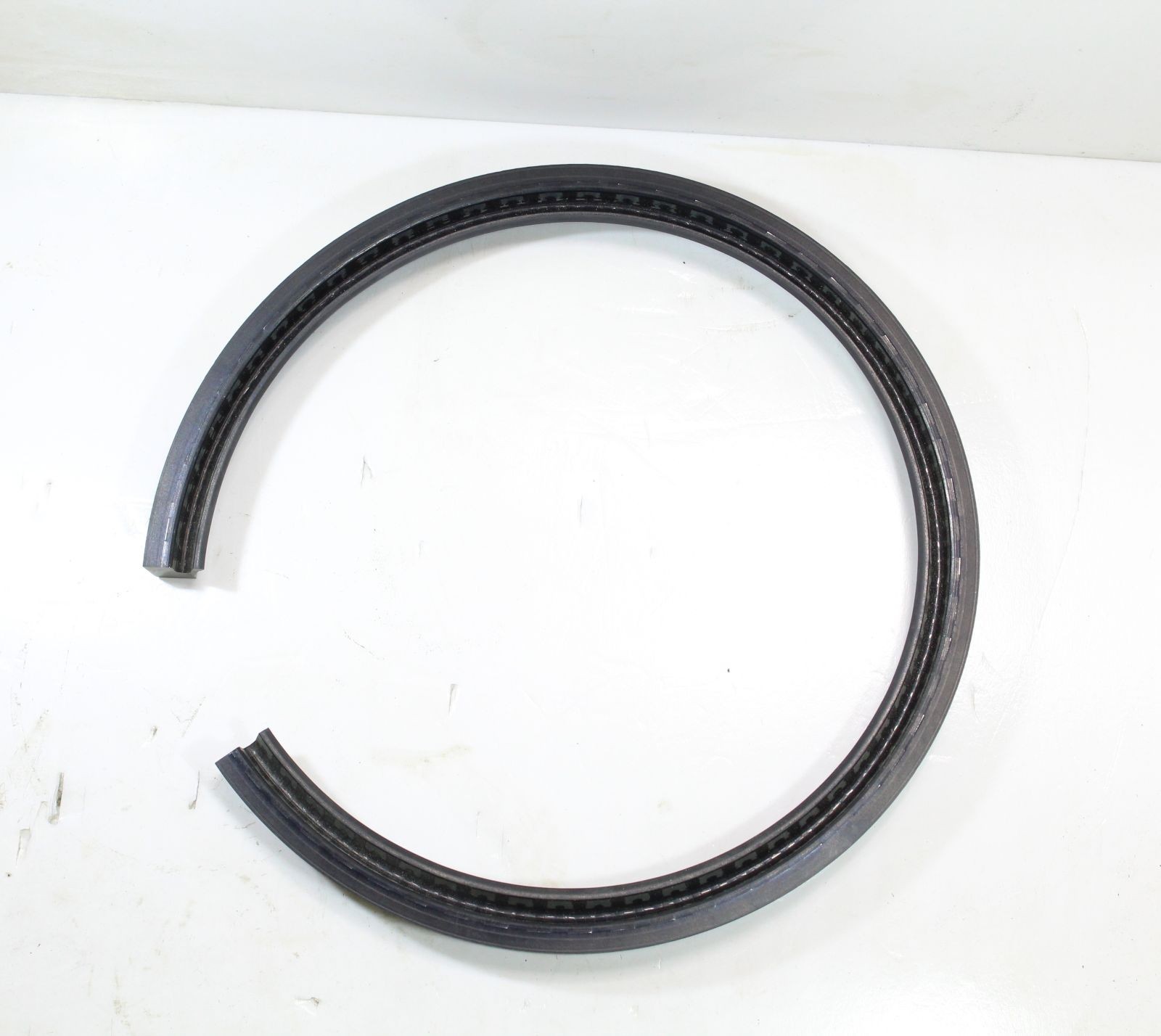 Garlock 25003-3601 Split, 8.000 in Shaft Dia., 9.500 in OD, 0.750″