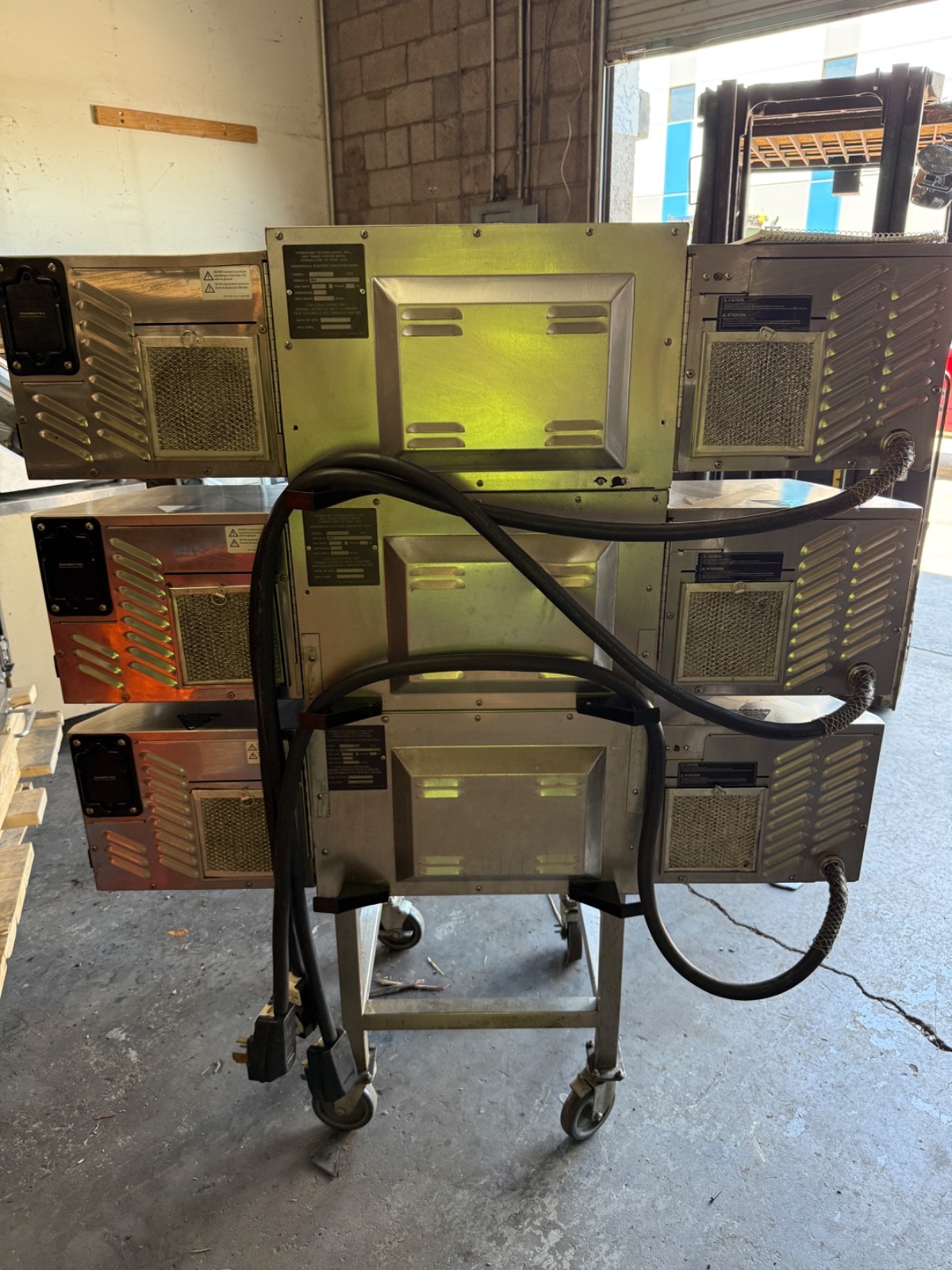 2025 TURBOCHEF HHC2020 TRIPLE STACK ELECTRIC CONVEYOR PIZZA OVEN. WORKS GREAT!