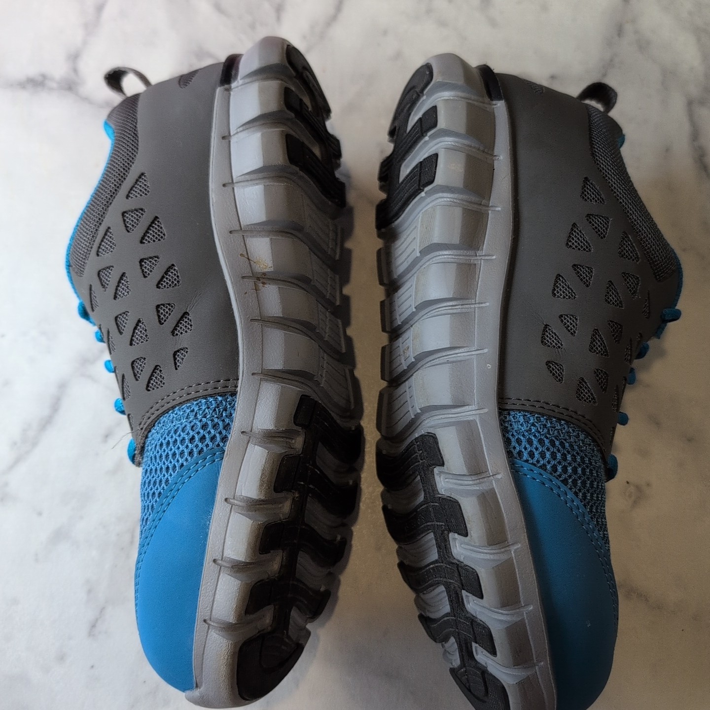 Reebok Women’s Size 8 Work Shoe Alloy Toe Rubber Bottom Blue And Gray