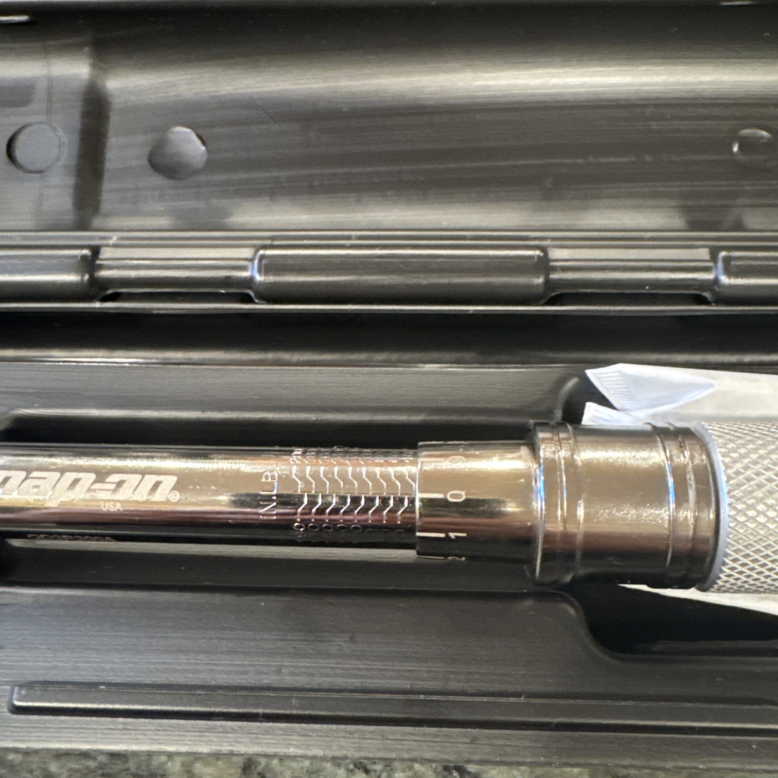 Snap-On qd2r200a 3/8” drive adjustable click type compact torque 40-200 in lbs.