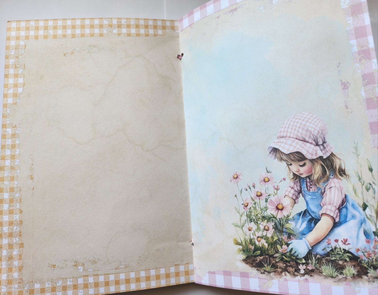 Junk Journal Booklet «COUNTRY GINGHAM» Farmhouse Cards, Pockets Ephemera 40Pg