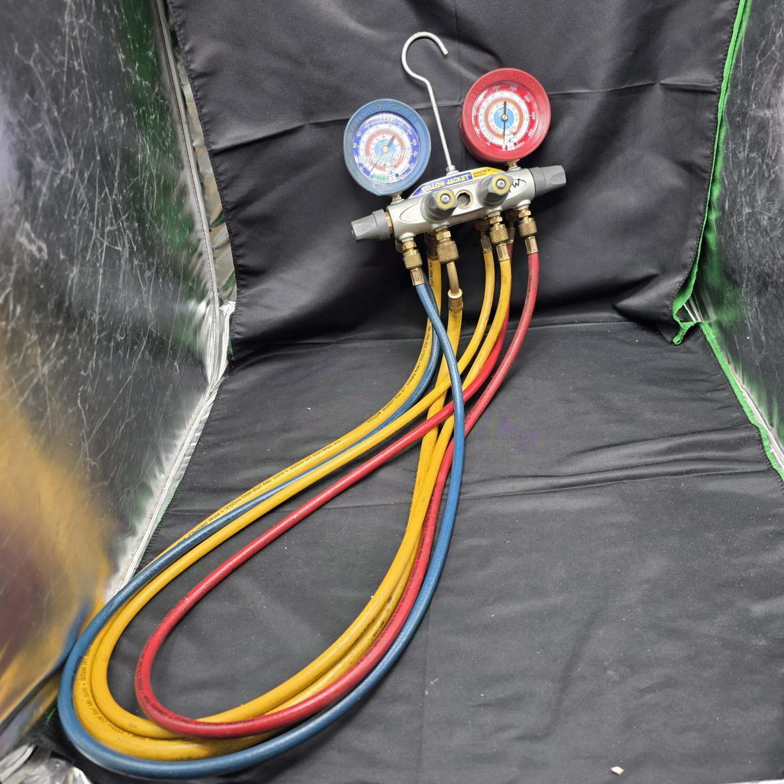 Yellow Jacket Brute II HVAC Manifold Gauge Set R134a R404A R407C w/ Hoses USA