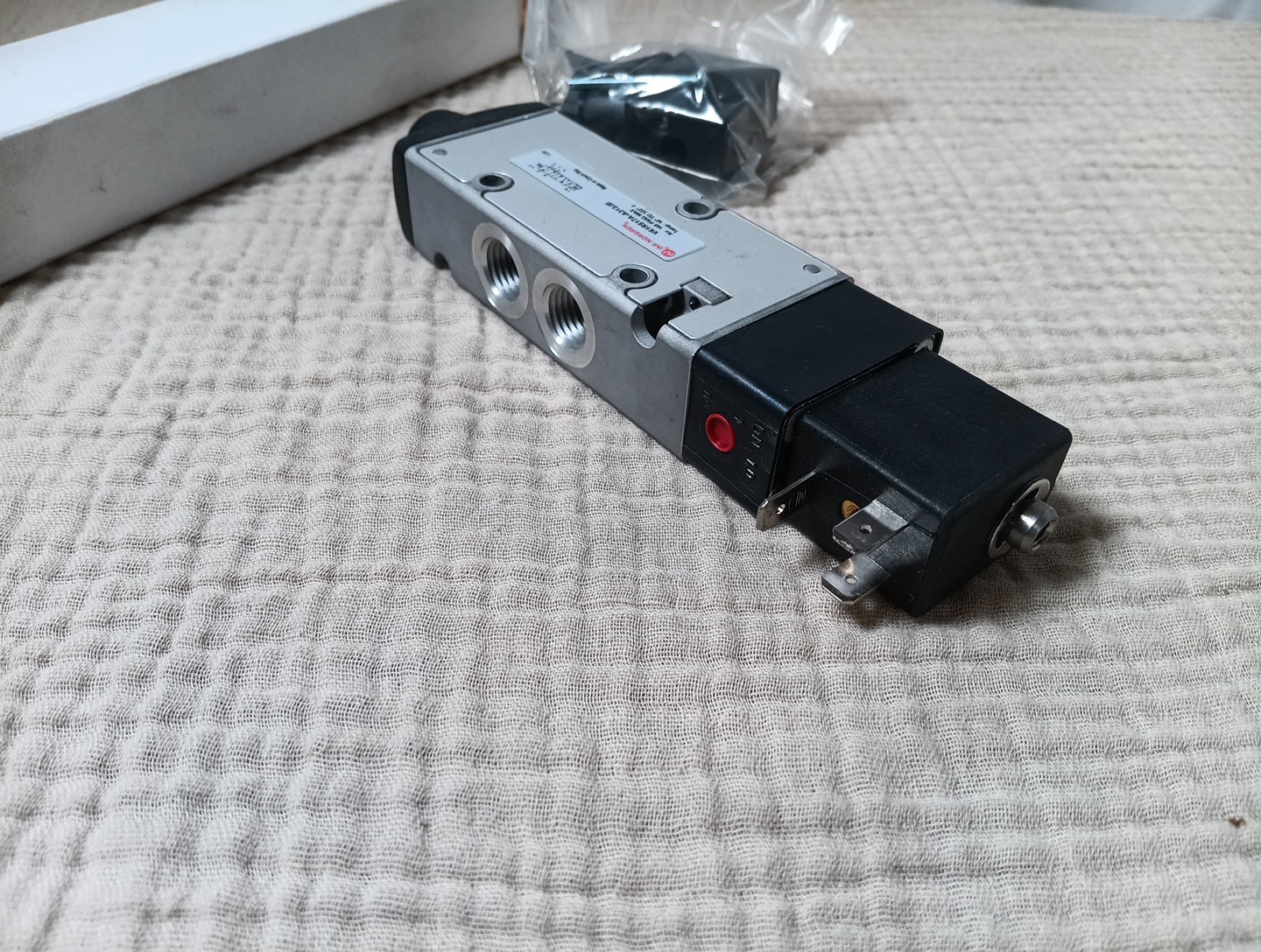 IMI NORGREN V61R517A-A313JB Solenoid Valve – New Open Package