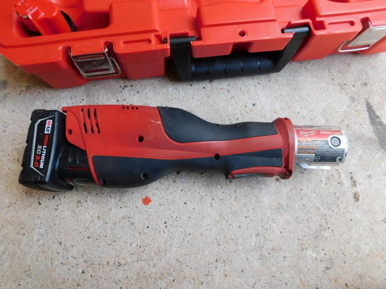 MILWAUKEE 2473-20 M12 PRESS TOOL WITH 3 JAWS 1/2″,3/4″, and 1″ PRESSING TOOL