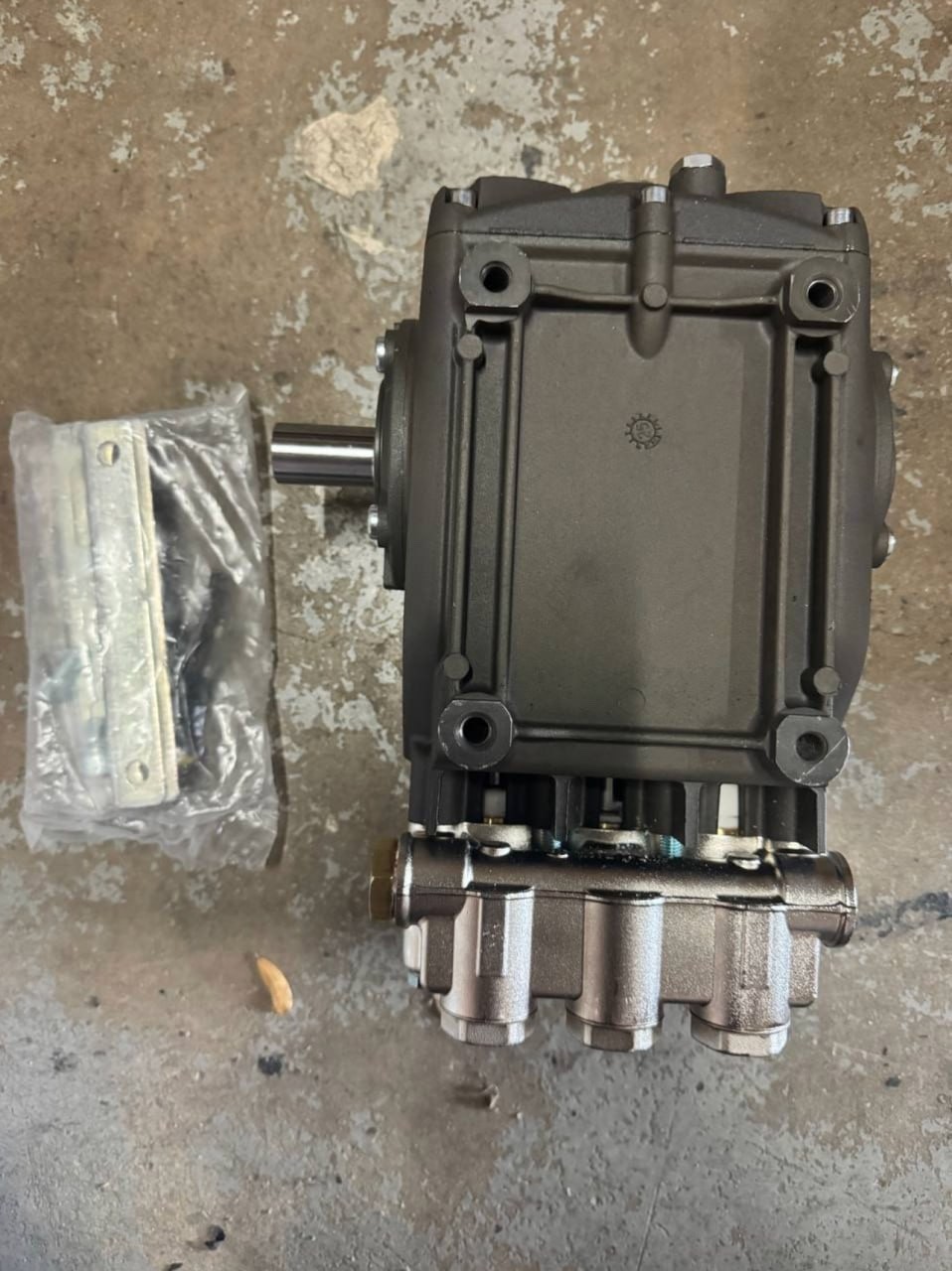 General Pump TS2021 Pressure Washer Pump 24MM Shaft 5.6GPM 3500PSI Direct Drive