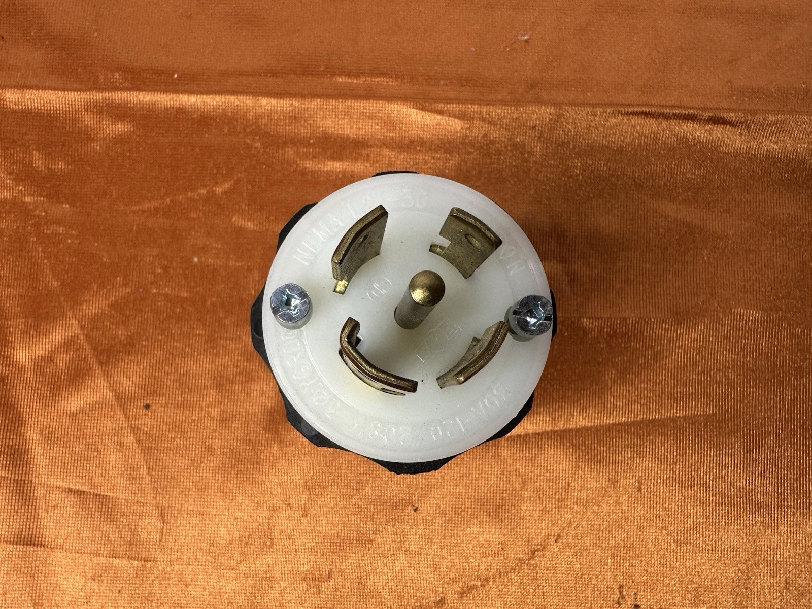 Leviton 2811 30 Amp, 120/208 Volt 3PY, NEMA L21-30P – No Box –