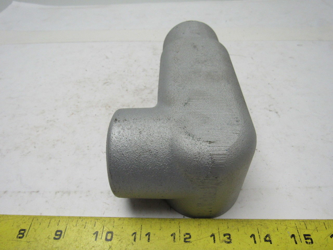 Gedney LR57 x 1-1/2″ NPT Cast Malleable Iron Threaded Conduit Body Lot Of 2
